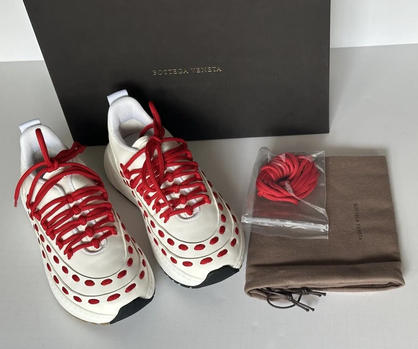 Bottega Veneta Mens Leather White/Red Sneakers 9 US (42 Euro) 578305 NIB $990