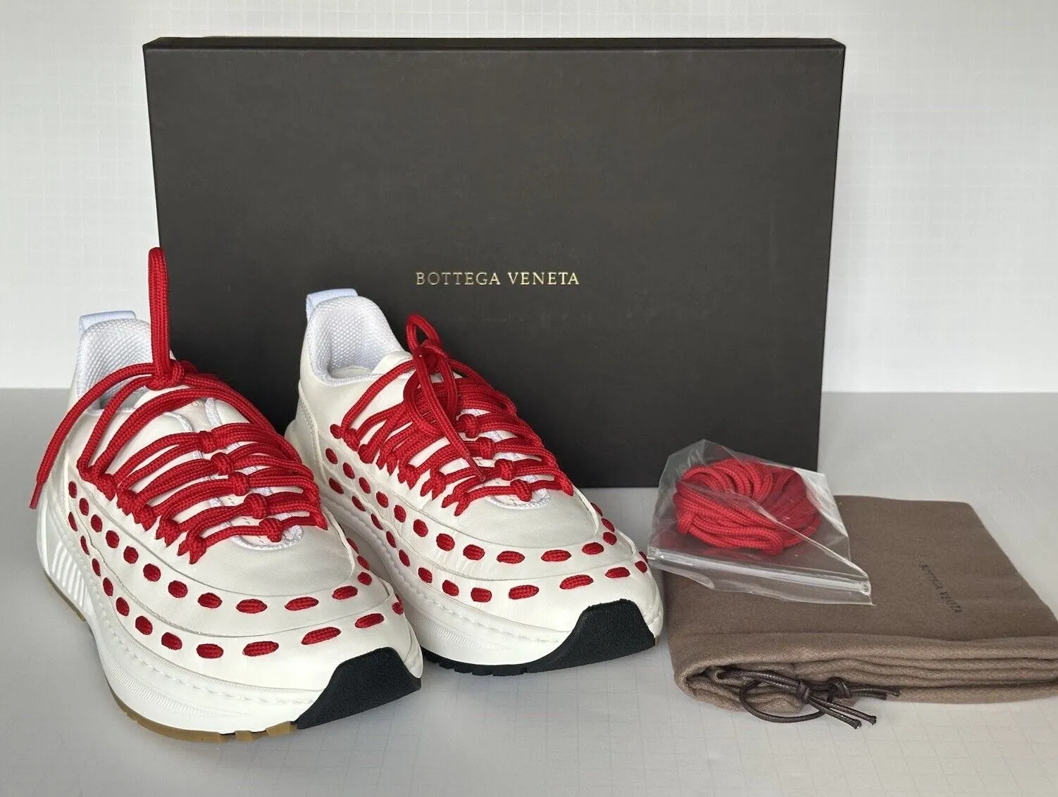 Bottega Veneta Mens Leather White/Red Sneakers 9 US (42 Euro) 578305 NIB $990