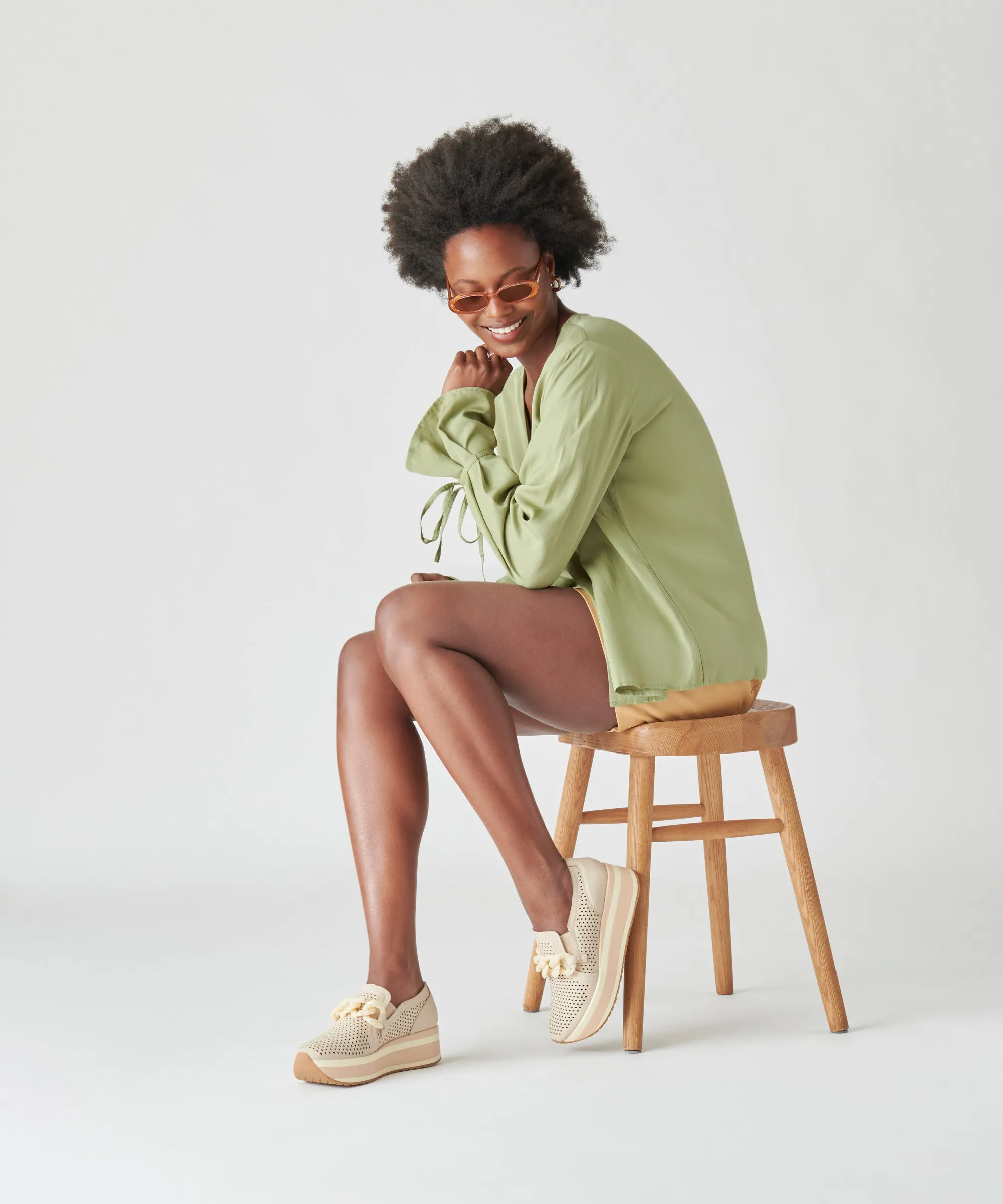 JHENEE PERFORATED SNEAKERS SAND NUBUCK - re:vita