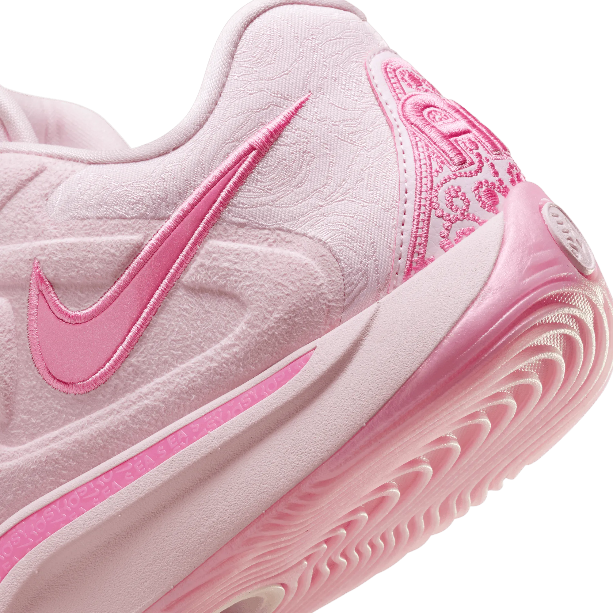 KD17 "AUNT PEARL" EP BASKETBALL SHOES