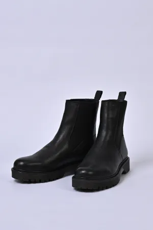 LEATHER CHELSEA BOOTS