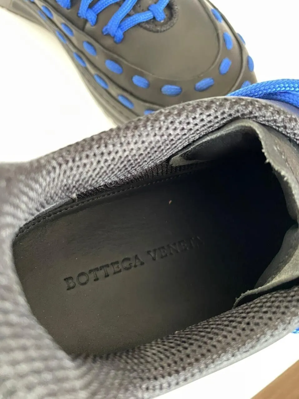 NIB $950 Bottega Veneta Mens Leather Black/Blue Sneakers 11 US (44) 578305