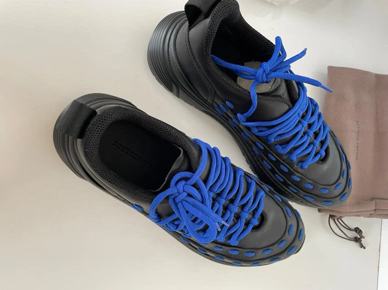 NIB $950 Bottega Veneta Mens Leather Black/Blue Sneakers 11 US (44) 578305