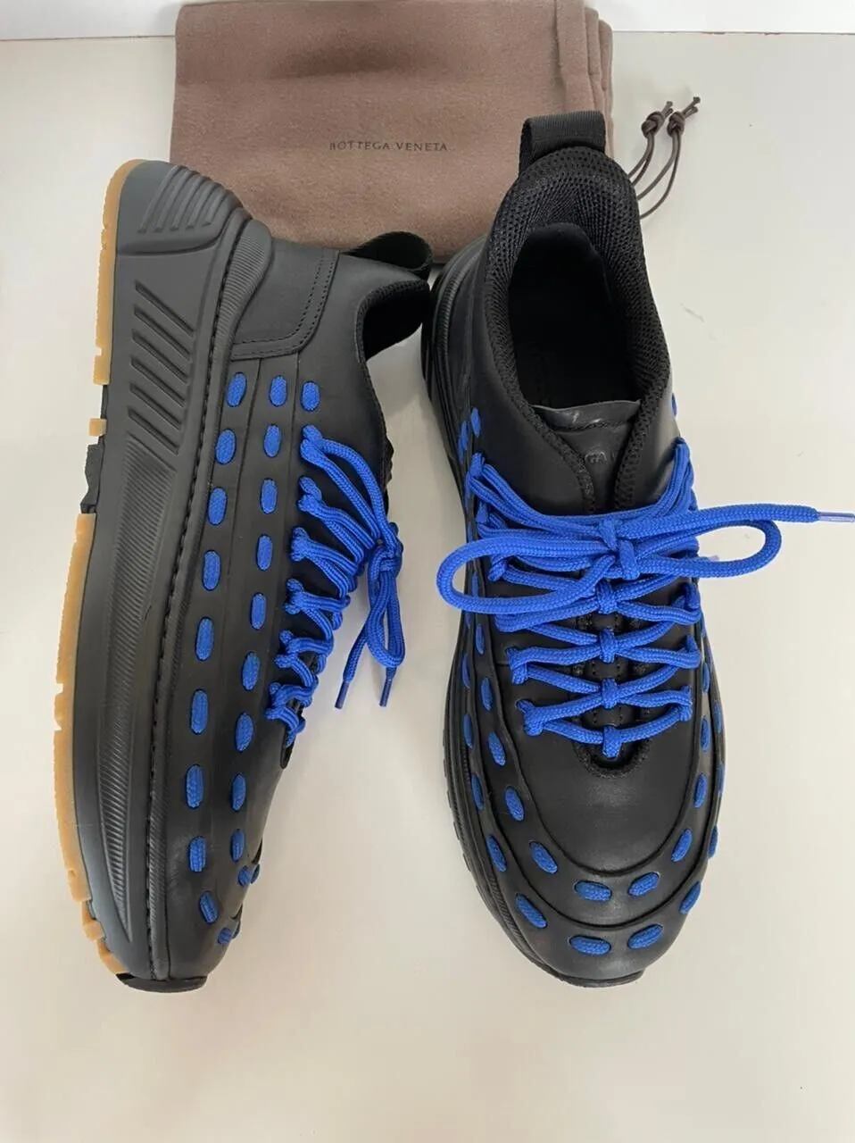 NIB $950 Bottega Veneta Mens Leather Black/Blue Sneakers 11 US (44) 578305