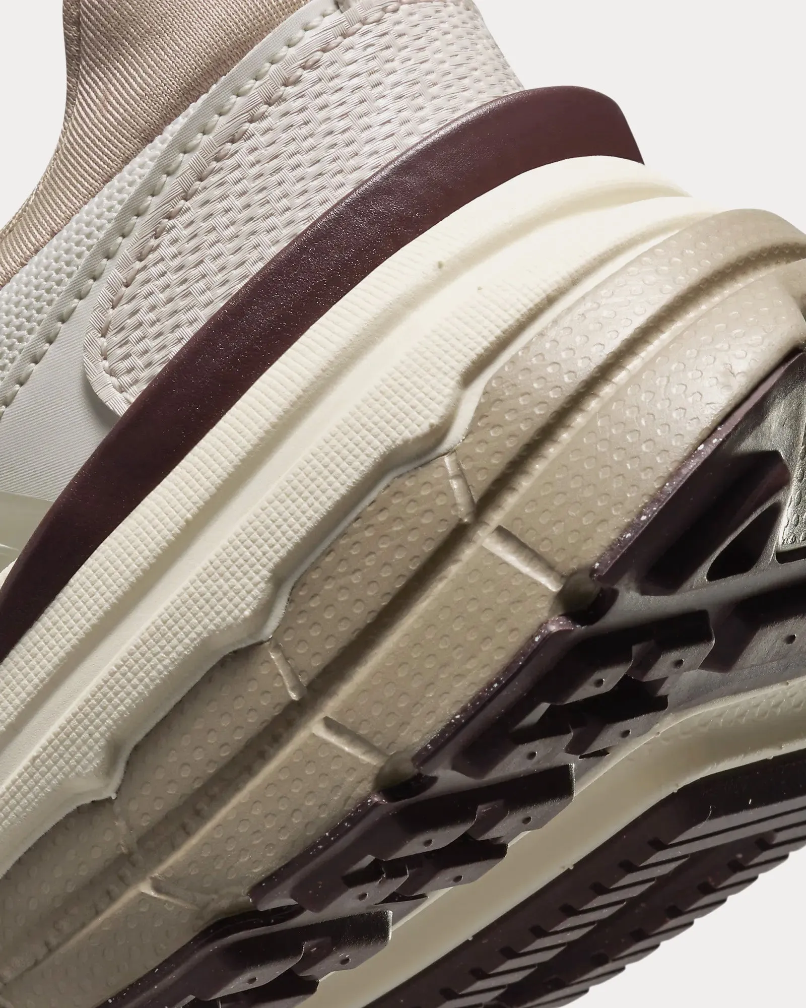 V2K Run Light Orewood Brown / Khaki / Earth / Light Bone Low Top Sneakers